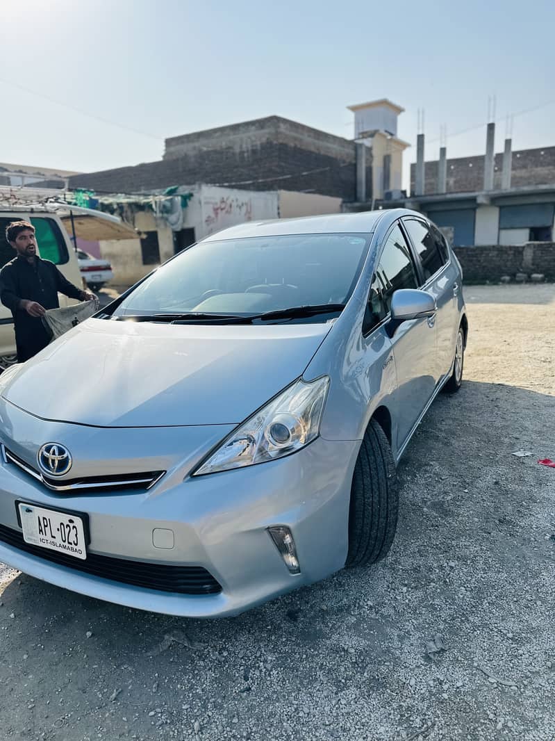 Toyota Prius Alpha 2014 Hybrid 2