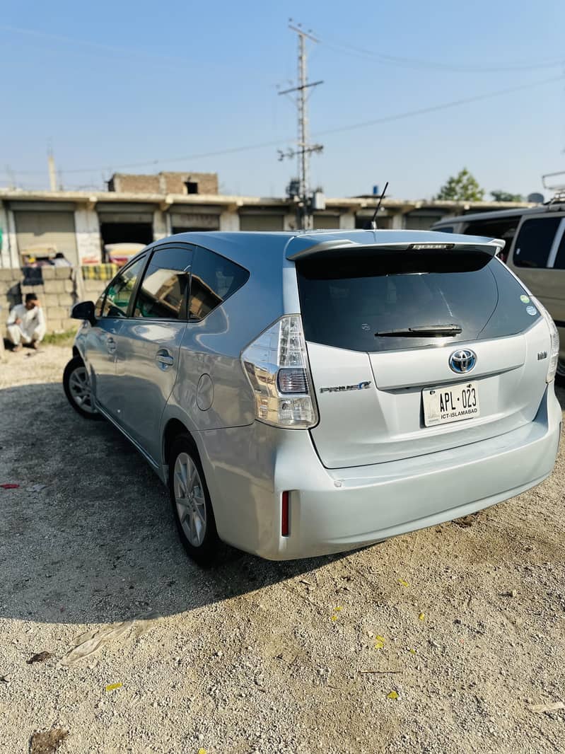 Toyota Prius Alpha 2014 Hybrid 4