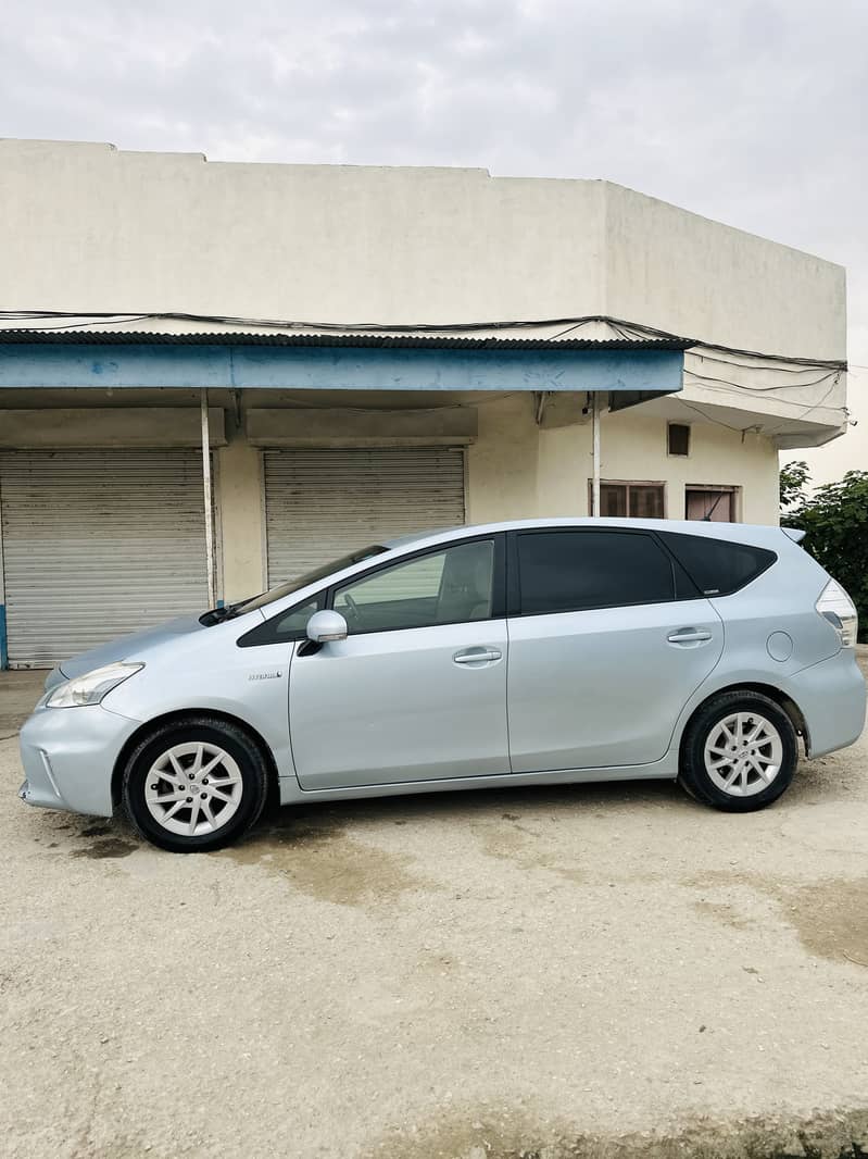 Toyota Prius Alpha 2014 Hybrid 6