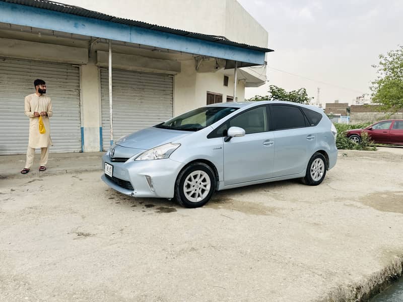 Toyota Prius Alpha 2014 Hybrid 7