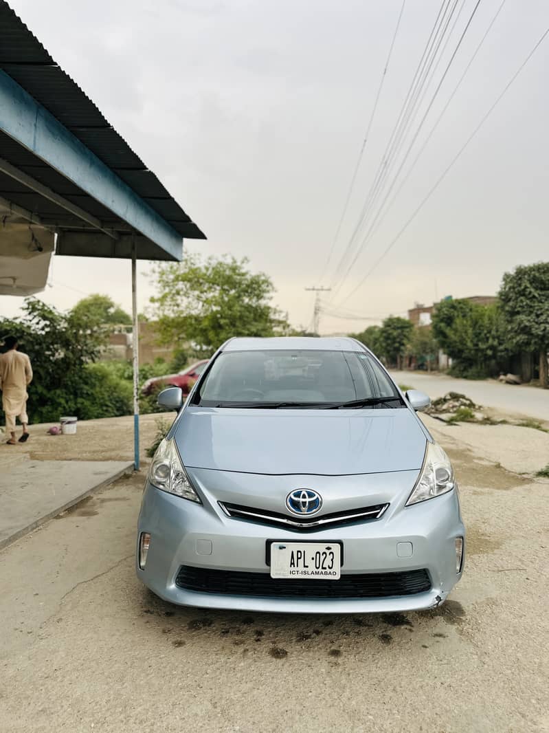 Toyota Prius Alpha 2014 Hybrid 8