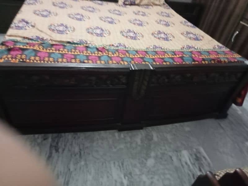 bed for urgent sale 0