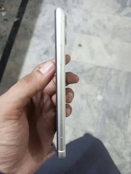 IPhone 11 (128 memory, BH 84, PTA approved, color white) 7