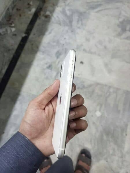 IPhone 11 (128 memory, BH 84, PTA approved, color white) 9