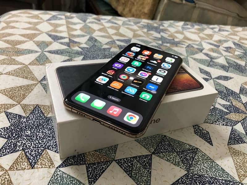 Iphone Xs Max Non PTA with Box Gold Color 256 GB 0