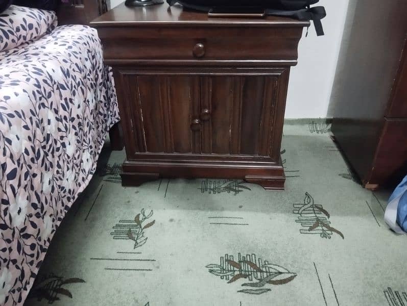 Unused King size double bed with two Side tables and Dressing table. 6