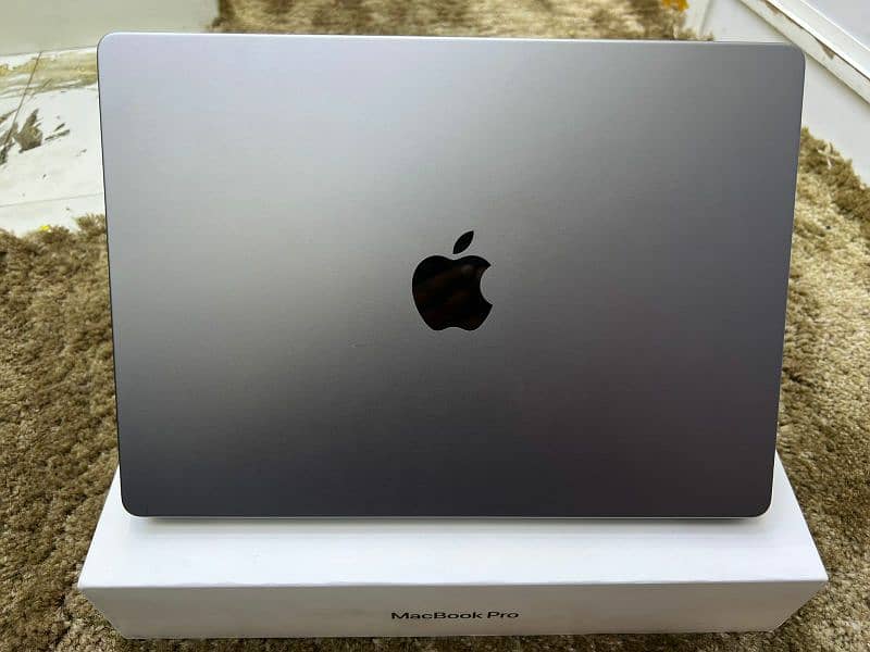 MACBOOK PRO M1 14inch (2021) Complete Box Excellent condition 1