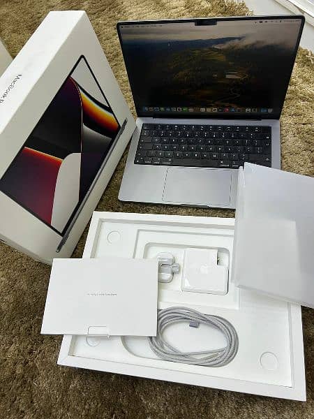 MACBOOK PRO M1 14inch (2021) Complete Box Excellent condition 6