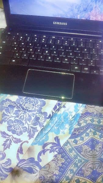 samsang chrome book 16 gb 3