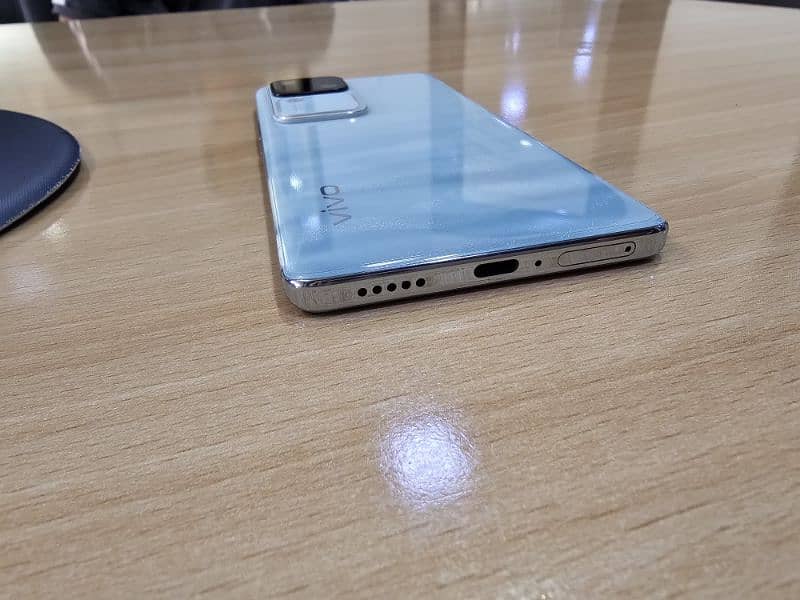 Vivo v30 12GB RAM 256GB 3