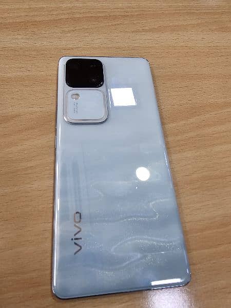 Vivo v30 12GB RAM 256GB 4