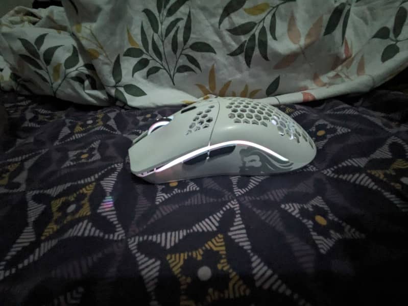 Glorious Model O Wireless White RGB Gaming Mouse 3