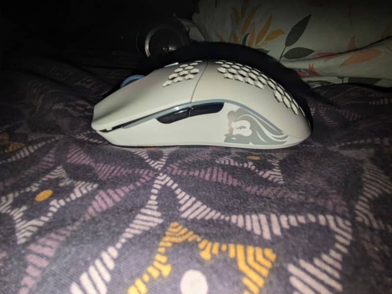 Glorious Model O Wireless White RGB Gaming Mouse 4