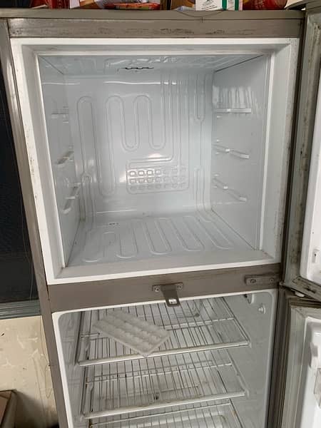 Refrigerator sale just 3 month use. 2