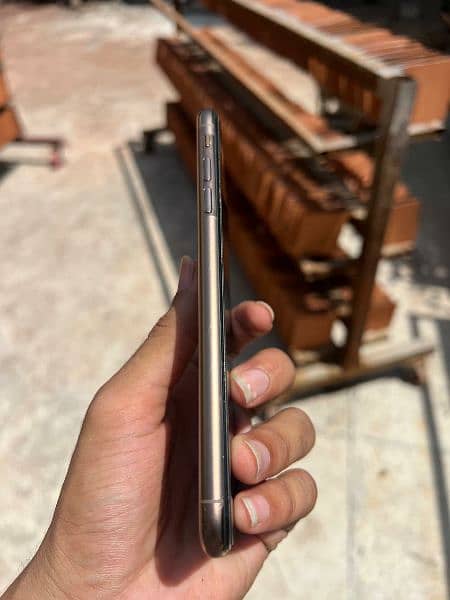 iphone xs max For sale 10/10 Condition Only mobile 3