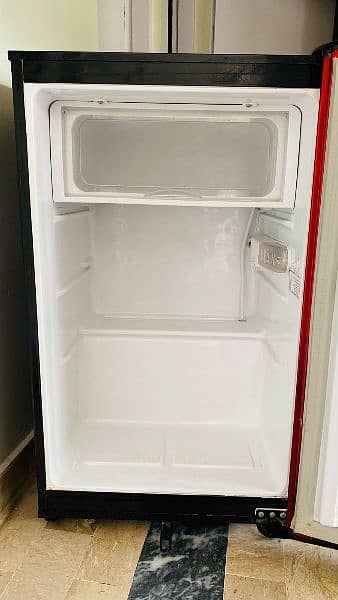 PEL ROOM REFRIGERATOR JUST LIKE NEW SLIGHTLY USED 5