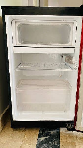 PEL ROOM REFRIGERATOR JUST LIKE NEW SLIGHTLY USED 6