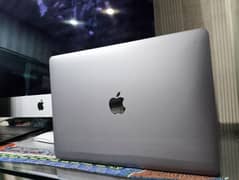 70 piece Apple MacBook Pro air excellent