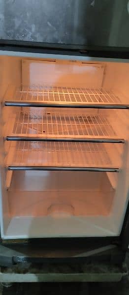 good condition refrigerator 5