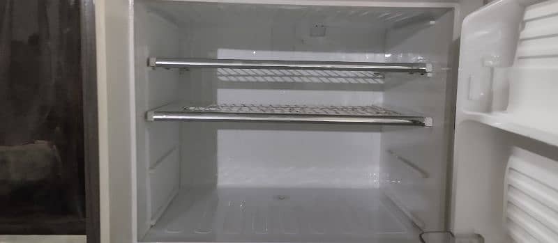 good condition refrigerator 6