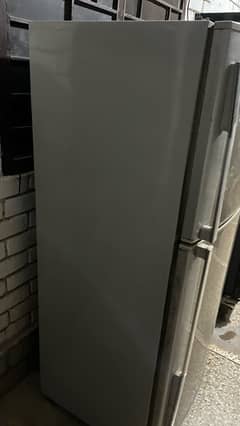 Dawlance  fridge all ok working  condition  large size