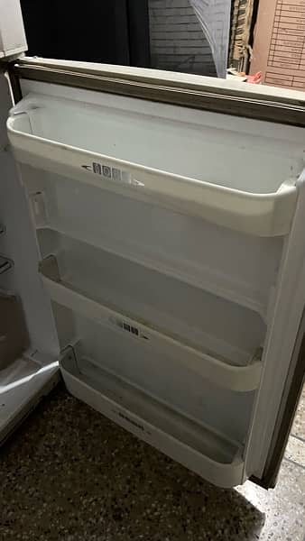 Dawlance  fridge all ok working  condition  large size 1