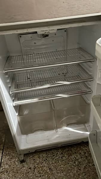 Dawlance  fridge all ok working  condition  large size 3