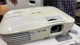 Used projector available in best price projector screen