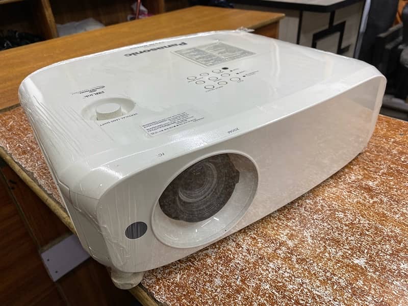 Used projector available in best price projector screen 5