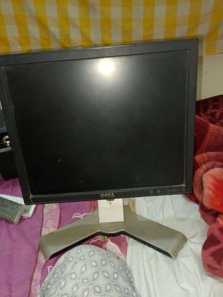 Dell 17 inch LCD he Kahi se bhi LCD me nishan nahi he 3