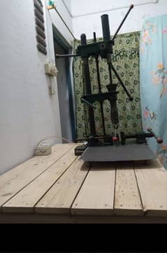 Hand moulding machine