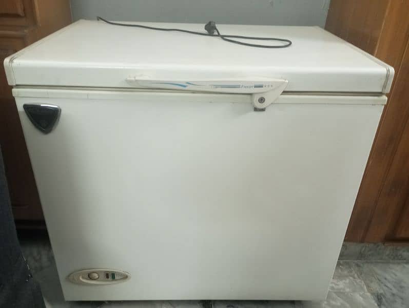 Waves Freezer for Sale. Very good quality. 2