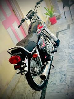 Honda 125. Model 2022. All punjab Num lga howa.