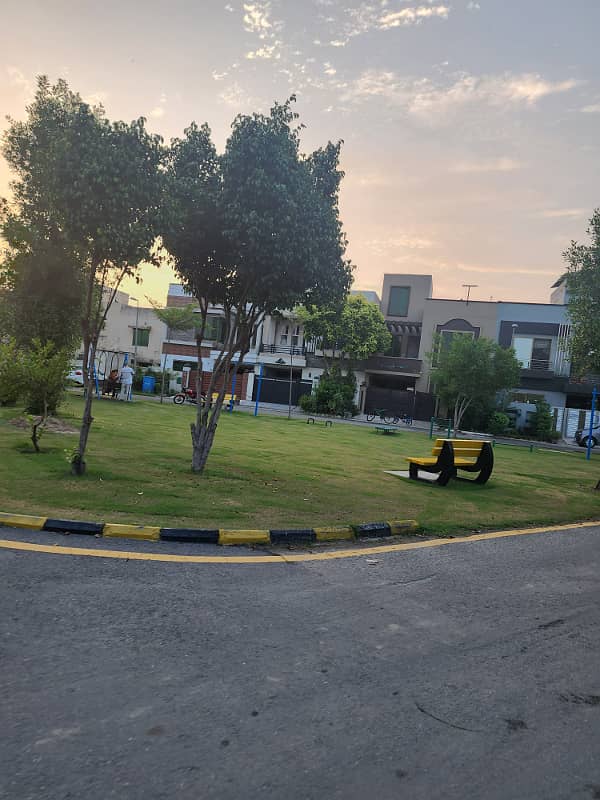 5 Marla Possession plot Available On Easy Installment plane Bahria Nasheman Lahore 5