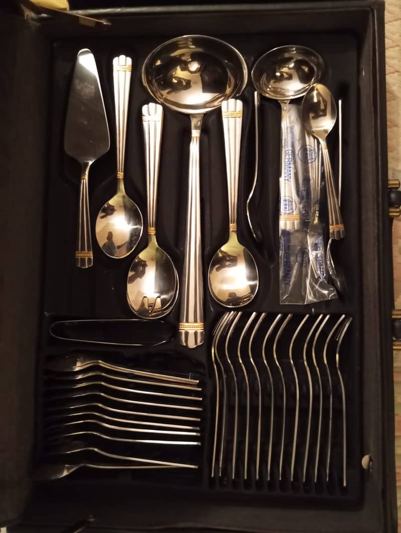 Urgent sale SOLINGEN GERMANY 72 PCS STAINLESS 18/10 CUTLERY SET 5