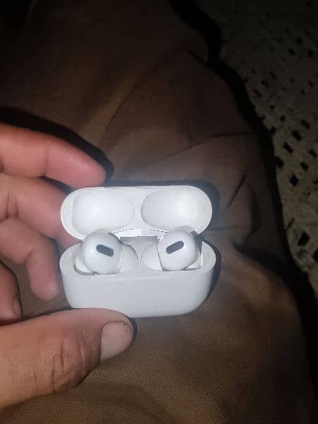 Apple Earbuds condition thk h 2