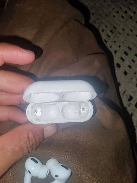 Apple Earbuds condition thk h 4