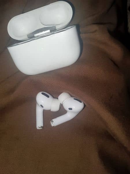 Apple Earbuds condition thk h 5