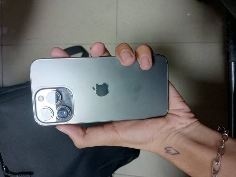 i phone 13pro fu 10by 9condition 2