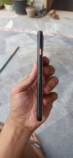 google pixel 4 for sale in mint condition 3