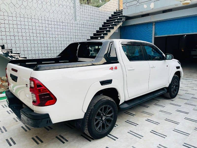 Toyota Hilux 2024 8