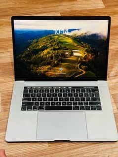 MacBook 15.4inch i7 16gb ram / 256gb storage