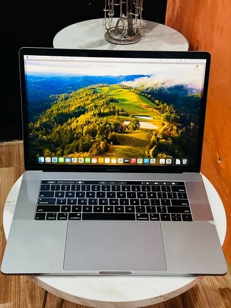 MacBook 15.4inch i7 16gb ram / 256gb storage 2