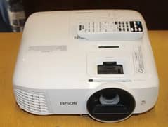 EPSON HOME CINEMA 2100,3-D PROJECTOR W/ REMOTE + 2 x 3D glassess