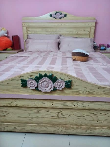 Queen bed set,side tables,dressing,reading,chair with mattress 5