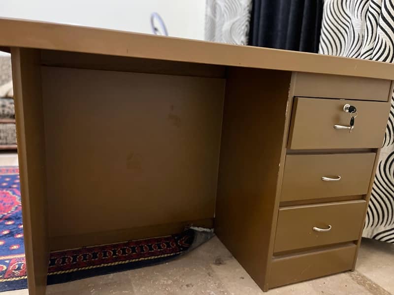 Light brown writing table and office chair 3