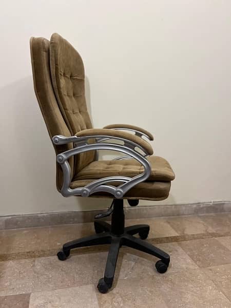 Light brown writing table and office chair 6