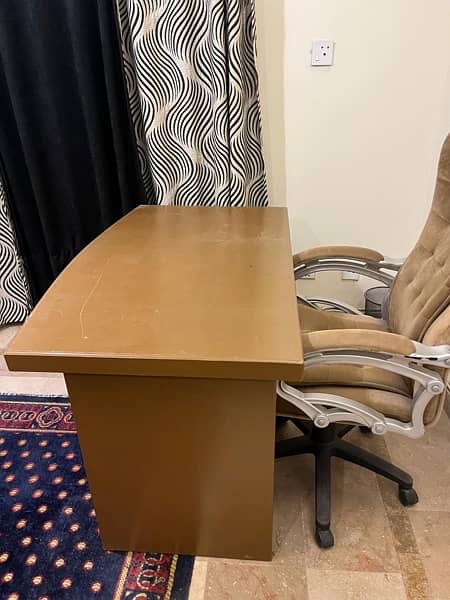 Light brown writing table and office chair 7