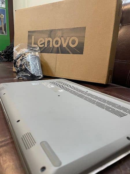 Lenovo IdeaPad AMD Ryzen 3 7320U 3