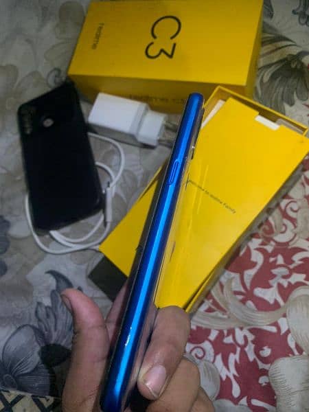 Realme C3 3/32 with box and Charger 1